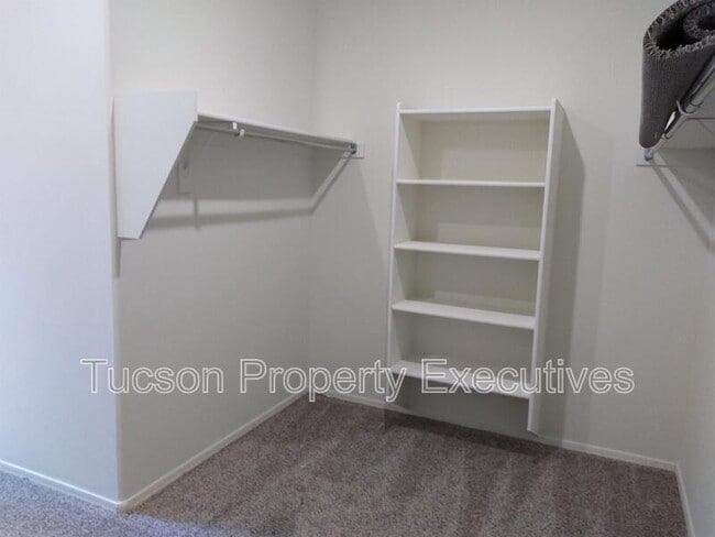 Building Photo - 10683 W Dickerson Dr