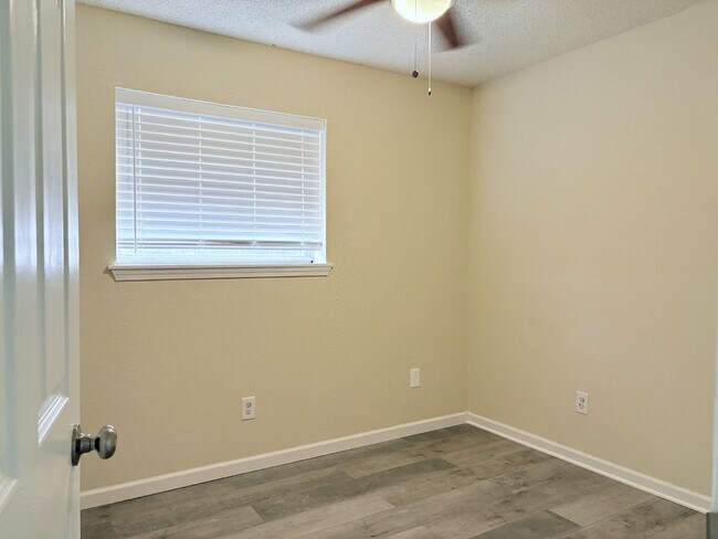 Building Photo - Newly remodeled four bedroom home in Noble