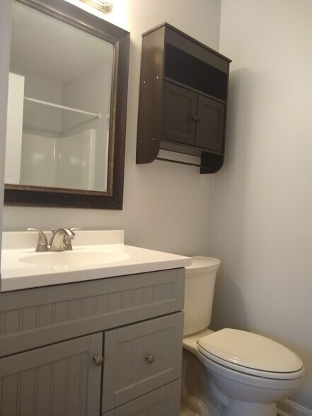 Master Bath - 967 may Apple dr
