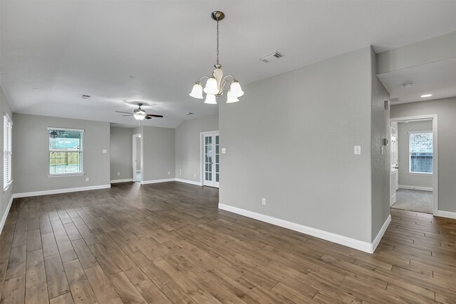 Building Photo - 3011 Crescent Oaks Park Ln
