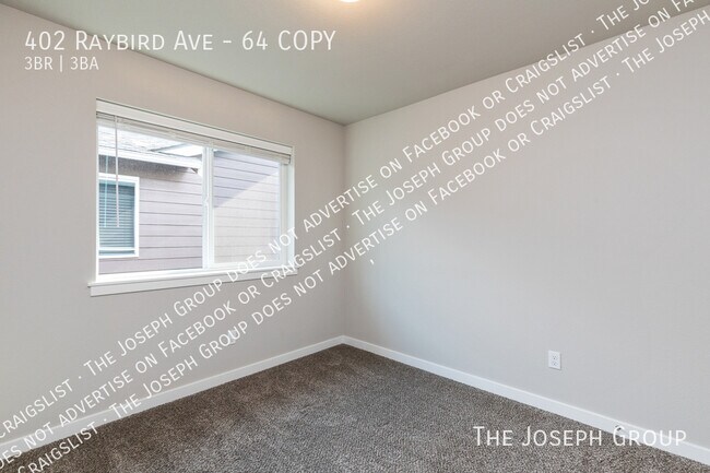 Building Photo - 402 Raybird Ave