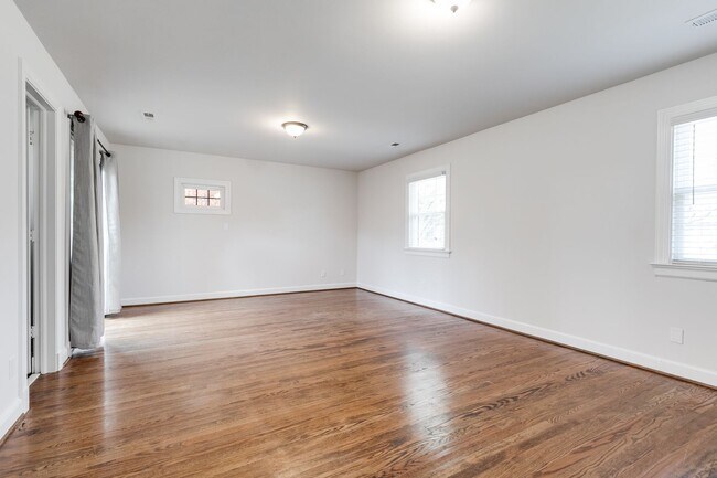 Building Photo - 3 Bedroom Rancher in Chesterfield! ***Avai...