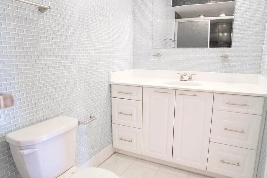 Building Photo - 271 Newbury St