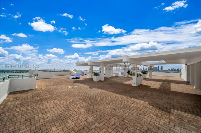 Building Photo - 11 Island Ave