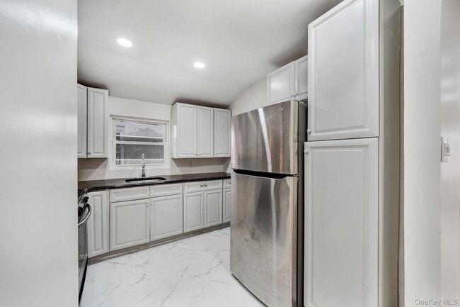 Building Photo - 109-87 Francis Lewis Blvd