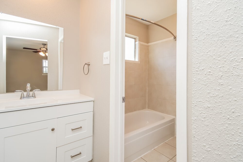 Building Photo - 6027 Leafwood Cir
