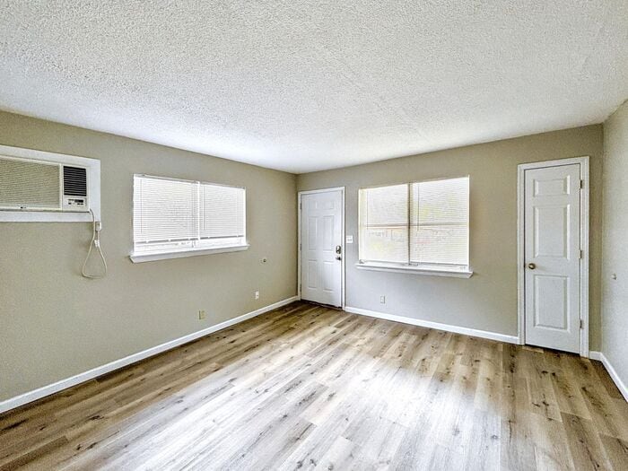 Building Photo - 6108 Welworth Ave