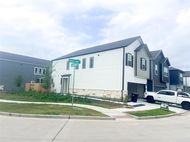 Building Photo - 3830 Glossy Lk Dr