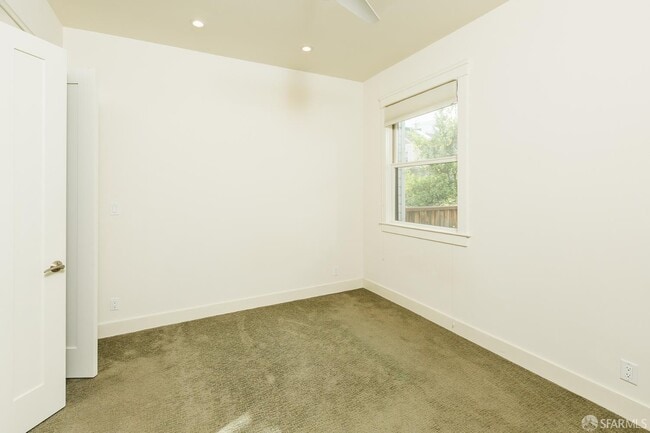 Building Photo - 972 Dolores St