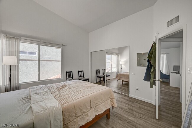 Building Photo - 8450 Alta Dr