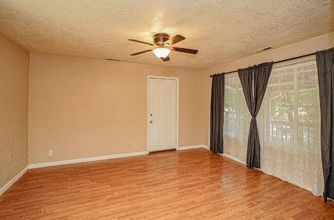 Building Photo - Cozy Cottage Style Home for Rent