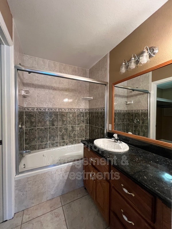 Building Photo - 3013 Constellation Dr