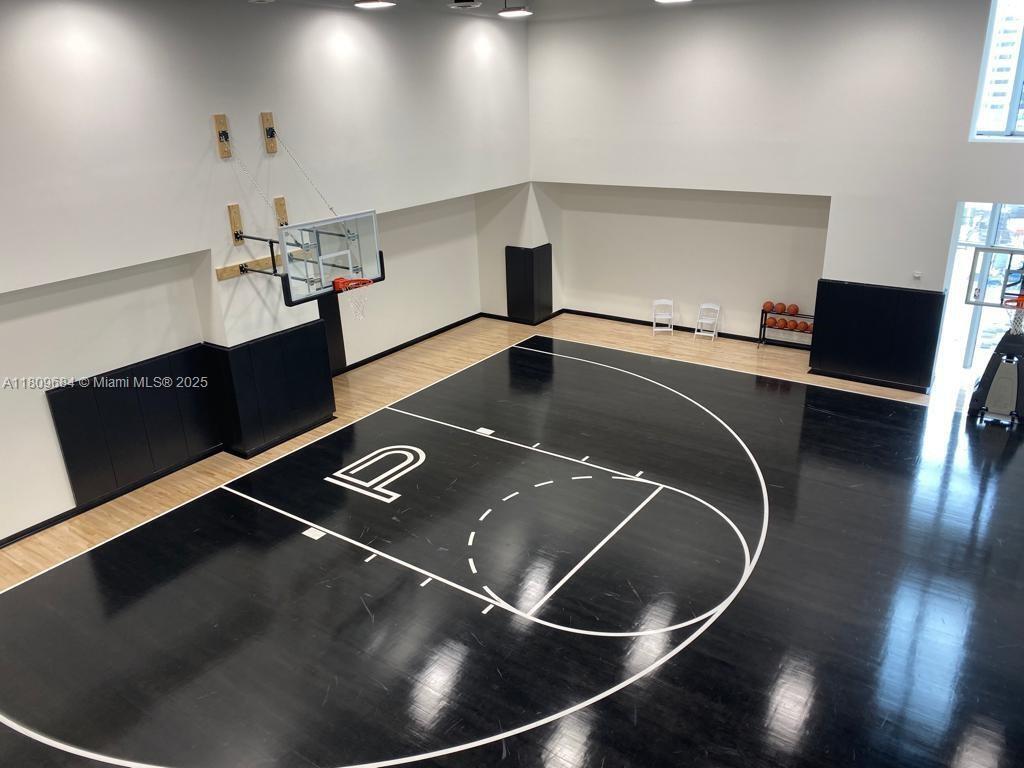 Building Photo - 851 NE 1st Ave