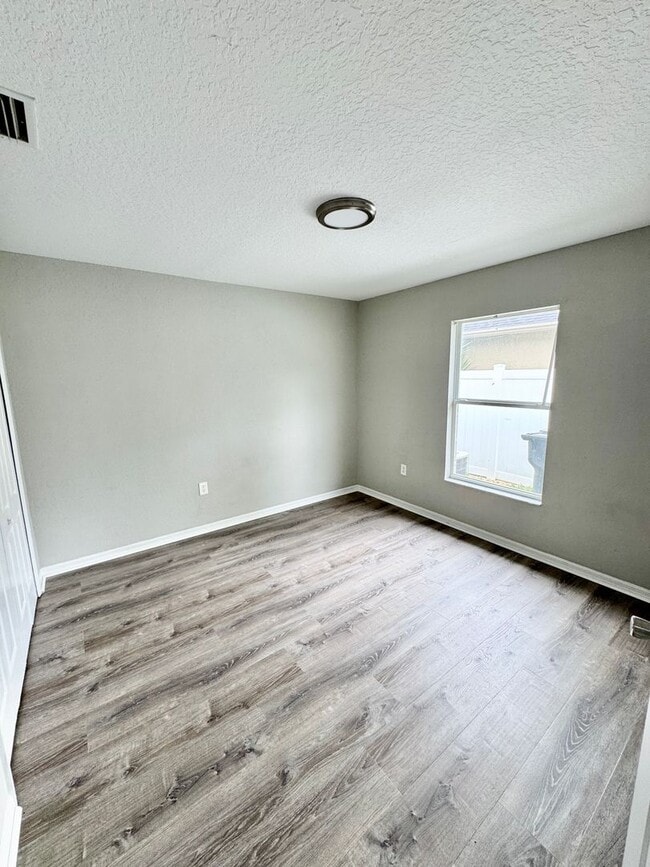 Building Photo - 4 Bedroom 2 Bath Home in Poinciana Village 3