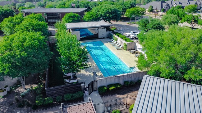 Building Photo - 7606 Redwoods Frst Dr