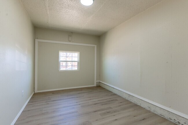 Building Photo - 5113 S Briarwood Dr