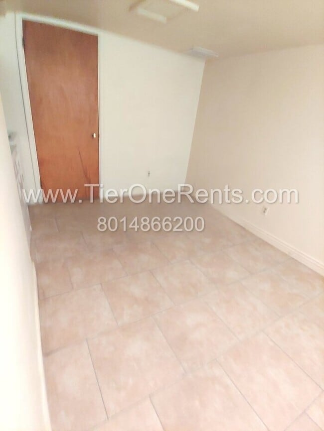 Building Photo - This property offers a NO DEPOSIT option available for qualified renters!