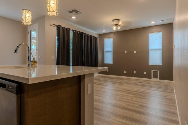 Building Photo - 1111 W. Diamondback Dr.