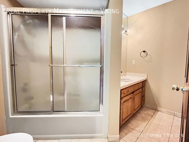 Building Photo - 2 Bedroom 2 Bathroom Home with Fenced In Y...