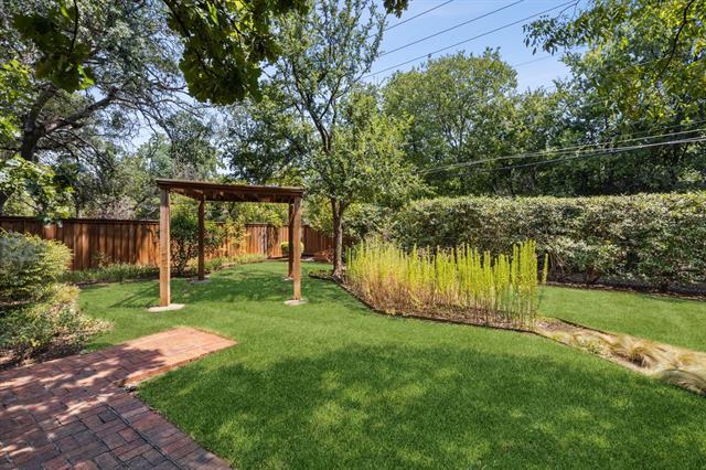 Building Photo - 10714 Royal Springs Dr