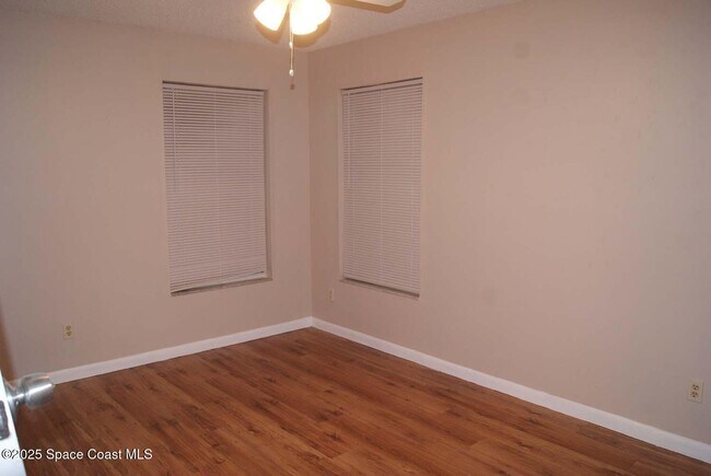 Building Photo - 1081 Ivanhoe St NW