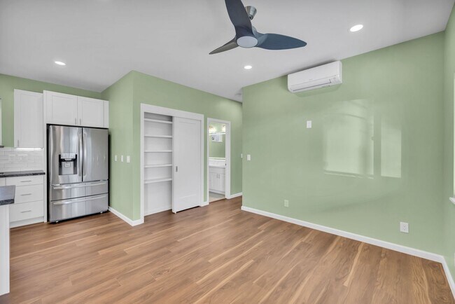 Building Photo - 1276 S Nahale Pl