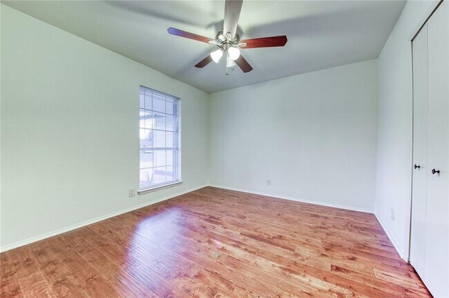 Building Photo - 1465 S Meadows Dr