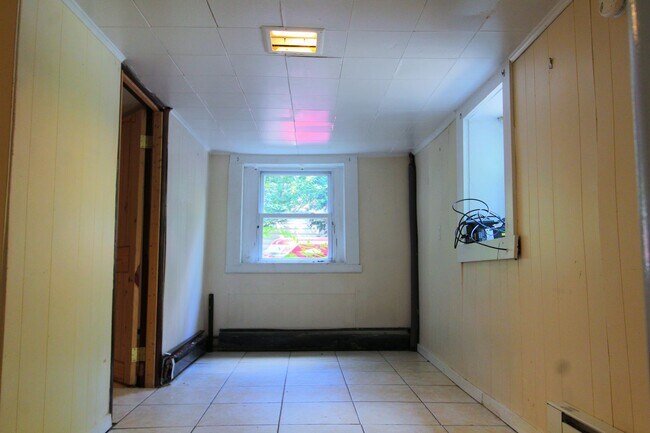 Building Photo - 1023 College Ave