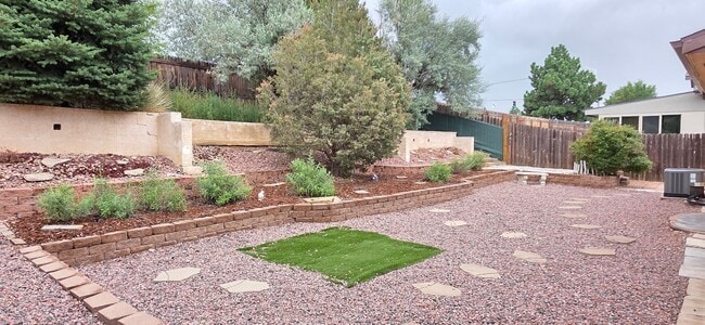 Building Photo - Stunning 4-bedroom, 2.5-bathroom home near...