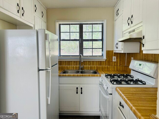 Building Photo - 149 Appleton Blvd