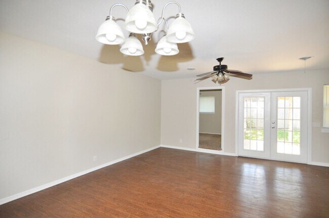 Building Photo - 1117 Trailwood Dr