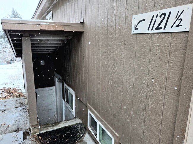 Building Photo - 1121 Monitor Ave