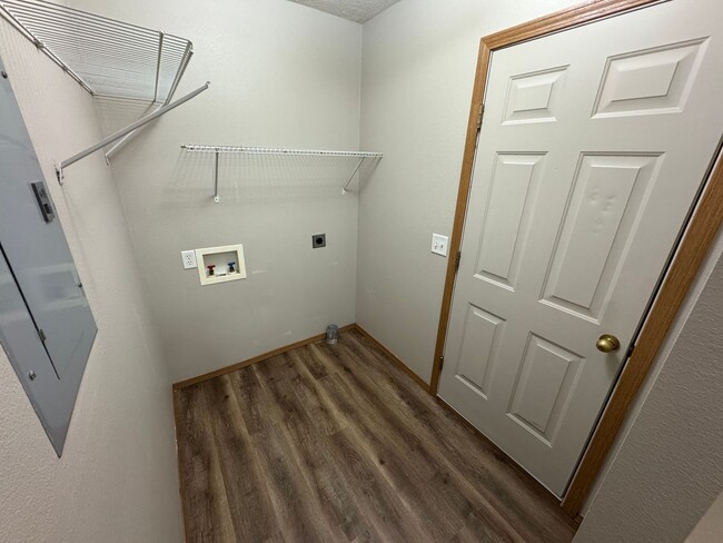 Building Photo - Updated 2 bedroom one bath apartment in be...