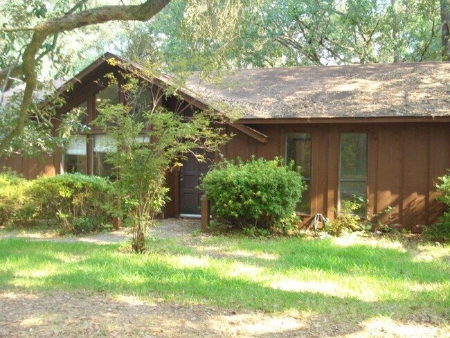 Building Photo - 112 Wildwood Dr