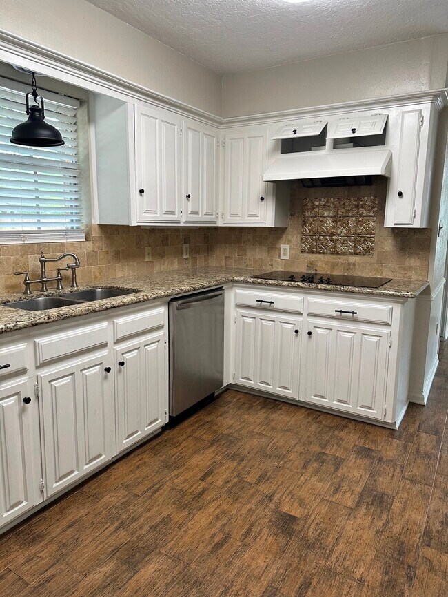 Building Photo - 103 Wroxton Dr
