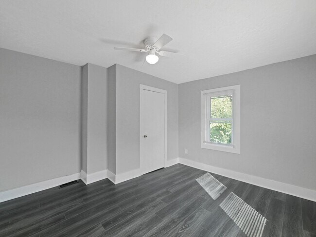 Building Photo - Newly Updated 2 Bedroom Home – Bright, Mod...