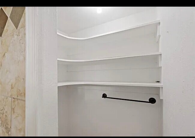 Building Photo - 6916 Elliot Ct