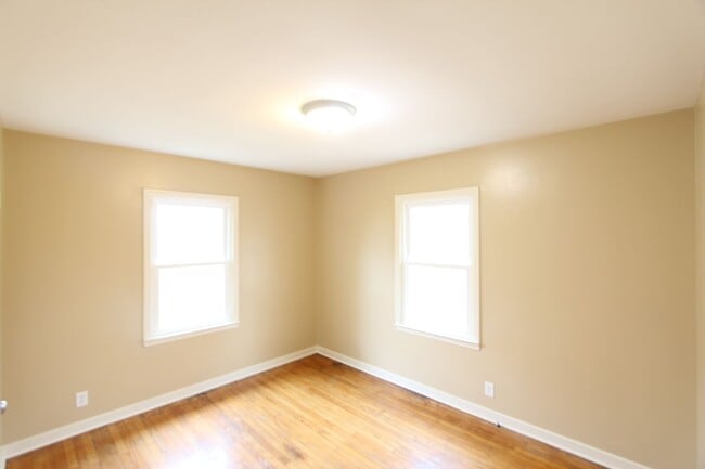 Building Photo - New On The Market! Cute! Cute! Cute! Better Hurry To See This One!!