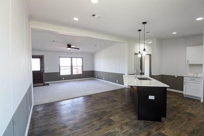 Building Photo - 120 Blue Quail St