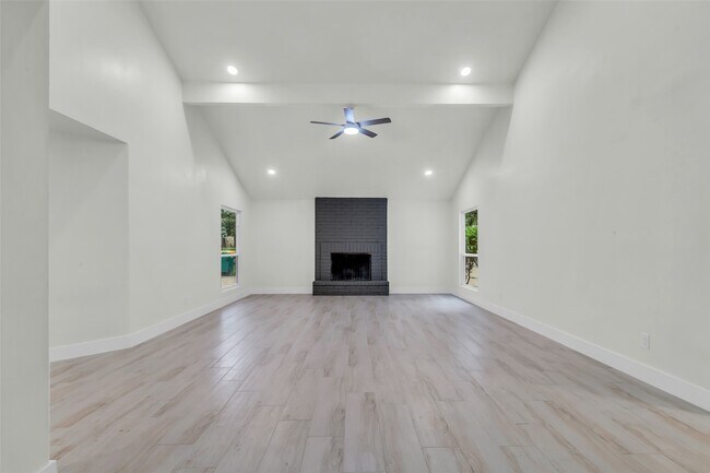 Building Photo - 1602 Pine Oak Dr