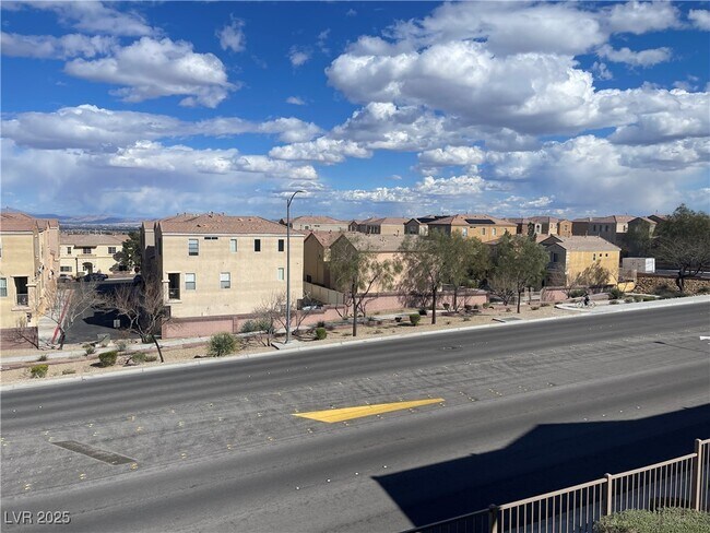 Building Photo - 3504 Desert Cliff St