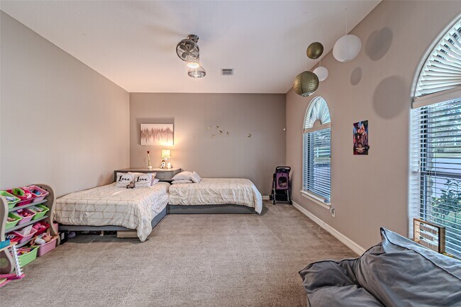 Building Photo - 15569 Crown Oaks Dr