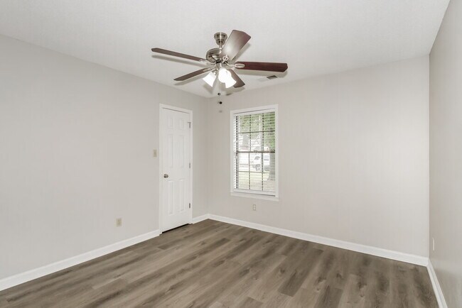 Building Photo - 5818 Southbend Ln