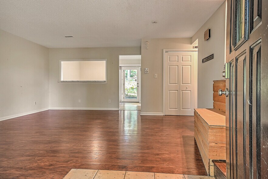 Building Photo - 208 Dean St