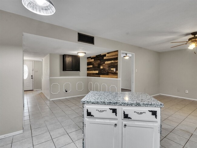 Building Photo - 17323 Glenpatti Dr