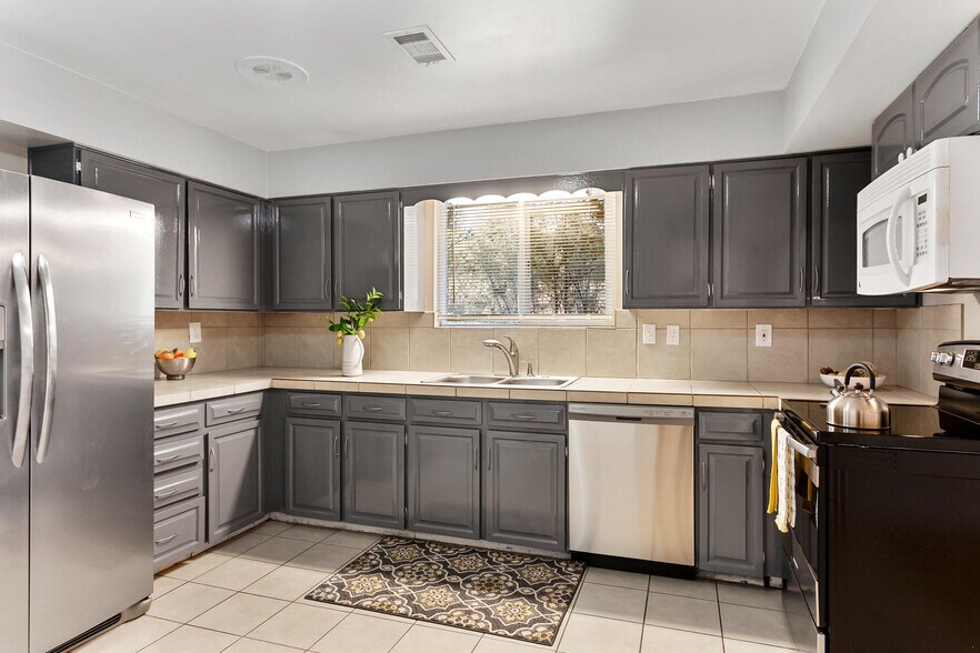 Kitchen - 733 Harlan St