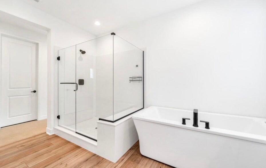 Building Photo - 440 Chorus