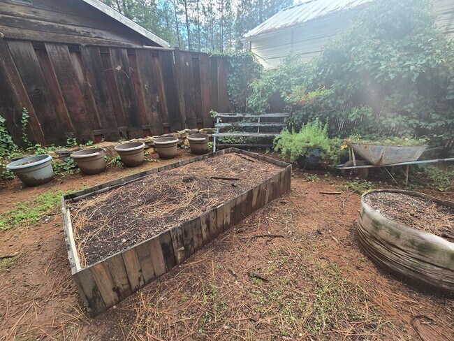 Building Photo - Light and Airy 2 Bedroom 2 Bath In Heather Glen Estates