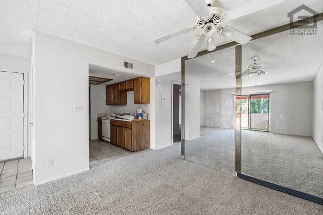 Building Photo - 2Bed/2Bath Second Floor Apartment at McDowell/44th St! Ready For Immediate Move-In! -- SECOND CHA...