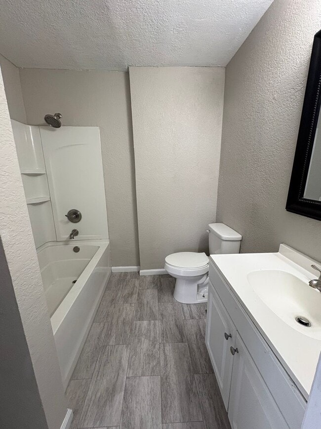 Building Photo - Move-in Ready and Full Of Charm! 4 Bedroom 2 Bath, Plus a Bonus Room.